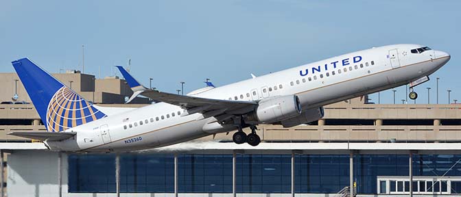 United Boeing 737-824 N35260, Phoenix Sky Harbor, January 22, 2016